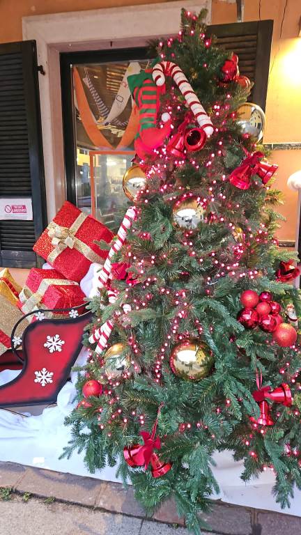 CHIUSI IL 25 DICEMBRE TUTTI I NEGOZI 